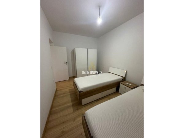 Tirane, jepet me qera apartament 2+1+Ballkon Kati 6, 107 m² 700 € (Rruga Qemal Stafa, Pazari i Ri Tirana, Albania)