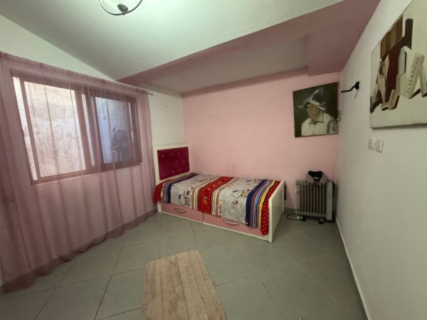 Durres, jepet me qera apartament 2+1 , 400 € (te Gjykata)