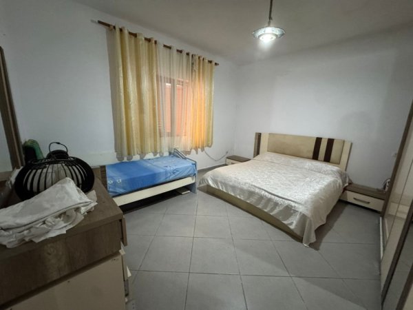 Durres, jepet me qera apartament 2+1 , 400 € (te Gjykata)