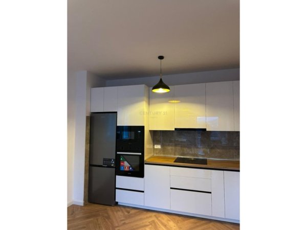 Tirane, jepet me qera apartament 2+1+Aneks+Ballkon Kati 1, 96 m² 550 € (Vilat e Arabit)