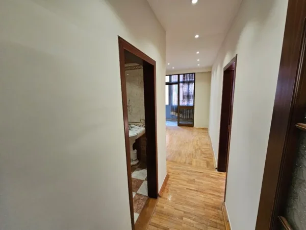 Tirane, shitet apartament 3+1 Kati 3, 140 m² 350.000 € (Blloku)