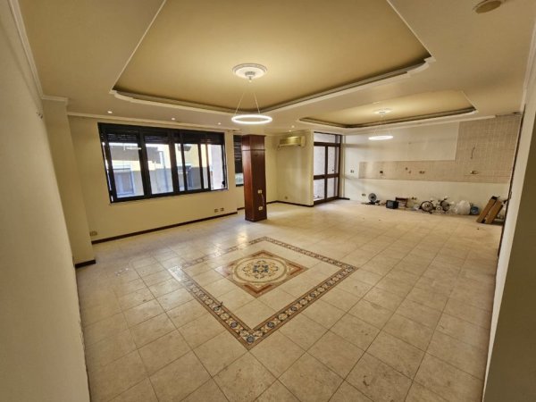 Tirane, shitet apartament 3+1 Kati 3, 140 m² 350.000 € (Blloku)
