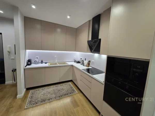 Tirane, jepet me qera apartament 2+1 Kati 6, 117 m² 1.500 € (Blloku)
