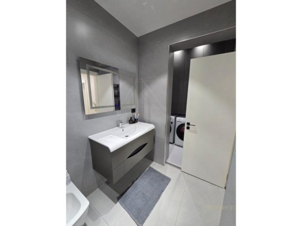 Tirane, jepet me qera apartament 2+1 Kati 6, 117 m² 1.500 € (Blloku)