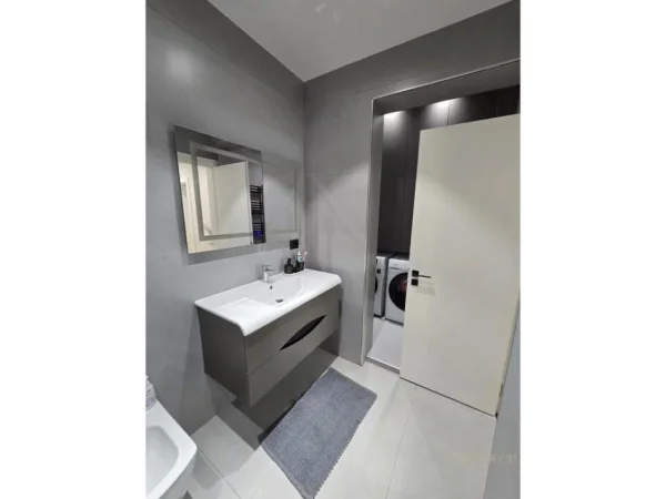 Tirane, jepet me qera apartament 2+1 Kati 6, 117 m² 1.500 € (Blloku)