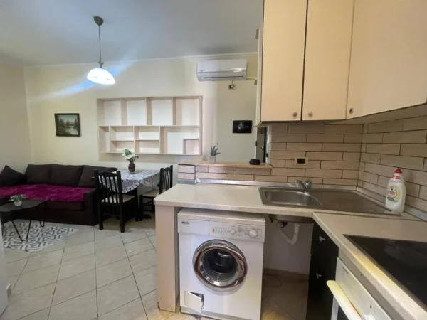 Tirane, jepet me qera apartament 1+1 Kati 4, 66 m² 420 € (Rruga 5 maji)