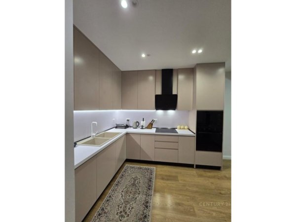 Tirane, jepet me qera apartament 2+1 Kati 6, 117 m² 1.500 € (Ish Bllok)