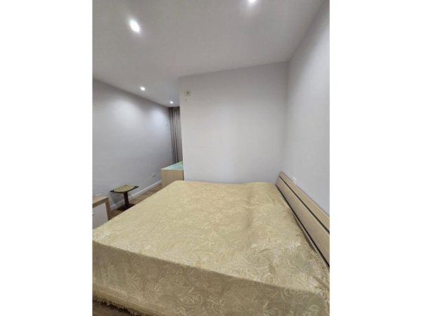 Tirane, jepet me qera apartament 2+1 Kati 6, 117 m² 1.500 € (Ish Bllok)