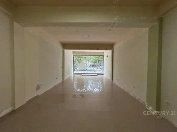 Tirane, shitet ambjent biznesi Kati 1, 260 m² 564.000 € (Laprake)