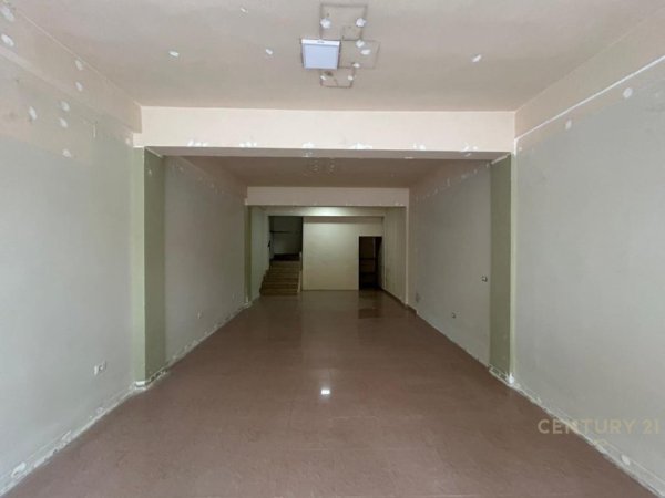 Tirane, shitet ambjent biznesi Kati 1, 260 m² 564.000 € (Laprake)