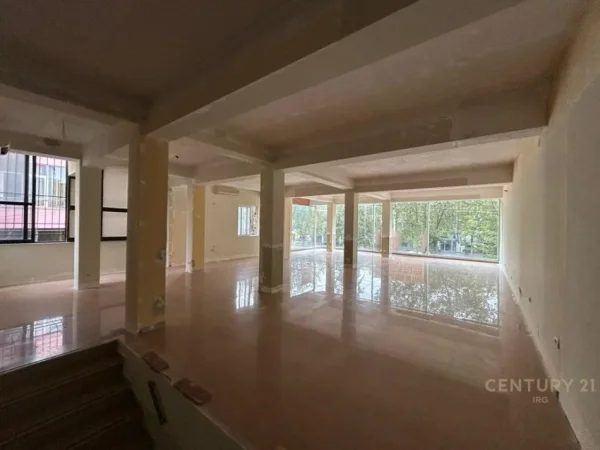 Tirane, shitet ambjent biznesi Kati 1, 260 m² 564.000 € (Laprake)