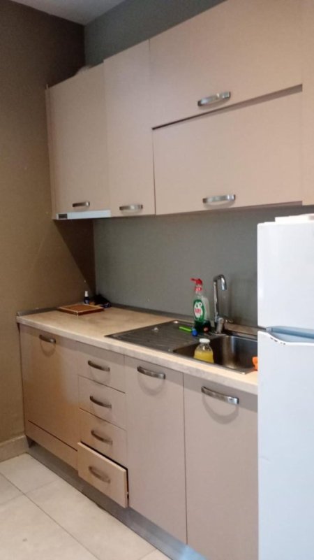 Tirane, jepet me qera garsonier 1+1 Kati 0, 30 m² 320 € (21 Dhjetori , Prane Konvikteve)