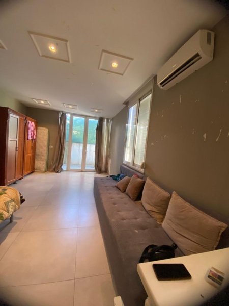 Tirane, jepet me qera garsonier 1+1 Kati 0, 30 m² 320 € (21 Dhjetori , Prane Konvikteve)
