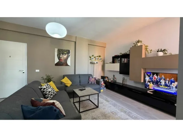 Tirane, jepet me qera apartament 2+1 Kati 8, 80 m² 550 € (Brryli)