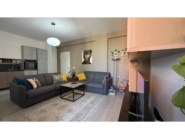 Tirane, jepet me qera apartament 2+1 Kati 8, 80 m² 550 € (Brryli)