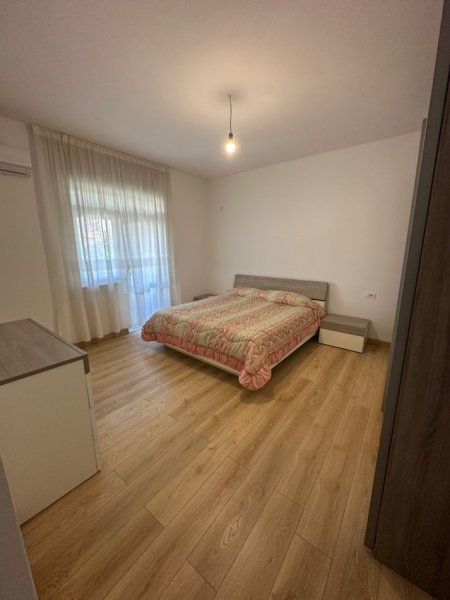 Tirane, jepet me qera apartament 2+1+Ballkon Kati 3, 107 m² 700 € (Rruga Qemal Stafa , perballe Liniko 1)