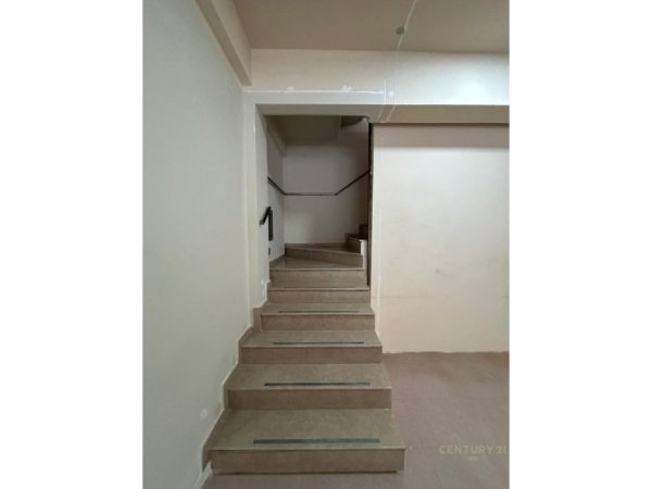 Tirane, shes ambjent biznesi Kati 0, 260 m² 564.000 € (Rruga Dritan Hoxha)