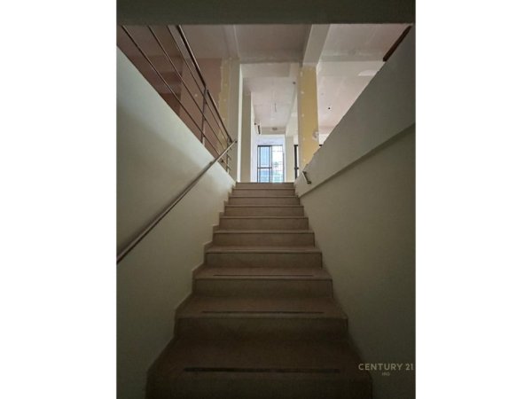 Tirane, shes ambjent biznesi Kati 0, 260 m² 564.000 € (Rruga Dritan Hoxha)