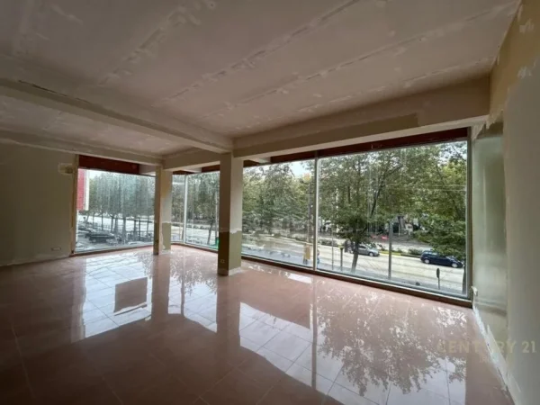 Tirane, shes ambjent biznesi Kati 0, 260 m² 564.000 € (Rruga Dritan Hoxha)