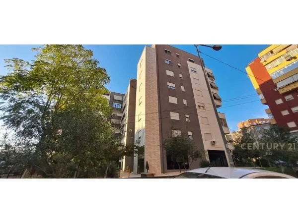 Tirane, shes ambjent biznesi Kati 1, 278 m² 525.000 € (Ministria e Jashtme)
