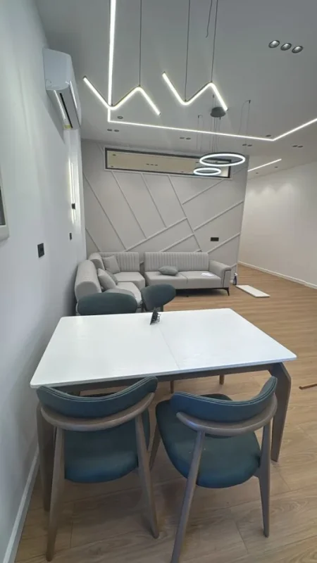 Tirane, jepet me qera apartament 2+1+Ballkon Kati 1, 90 m² 900 € (KODRA E DIELLIT)