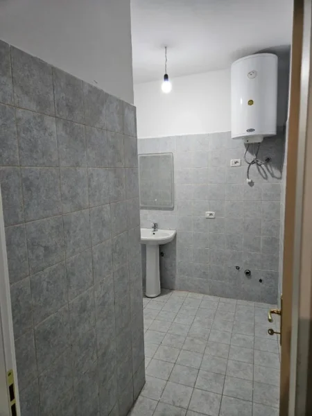 Tirane, jepet me qera apartament 3+1+Aneks+Ballkon Kati 8, 100 m² 550 € (Astir , Kompleksi Fratari)