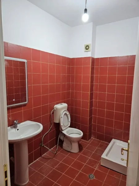 Tirane, jepet me qera apartament 3+1+Aneks+Ballkon Kati 8, 100 m² 550 € (Astir , Kompleksi Fratari)