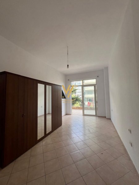 Tirane, shitet apartament 2+1+Ballkon Kati 1, 132 m² 160.000 € (YZBERISHT)
