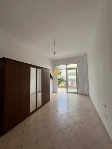 Tirane, shitet apartament 2+1+Ballkon Kati 1, 132 m² 160.000 € (YZBERISHT)