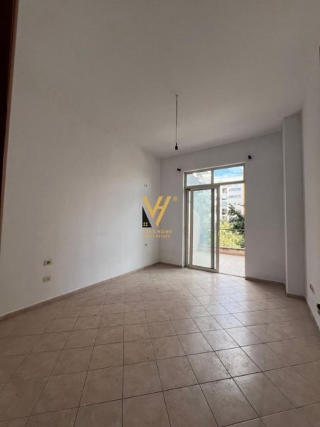 Tirane, shitet apartament 2+1+Ballkon Kati 1, 132 m² 160.000 € (YZBERISHT)