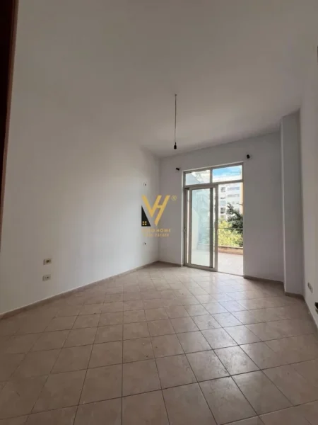 Tirane, shitet apartament 2+1+Ballkon Kati 1, 132 m² 160.000 € (YZBERISHT)