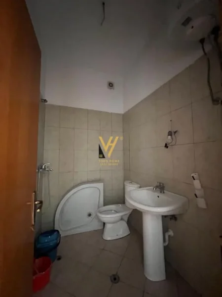 Tirane, shitet apartament 2+1+Ballkon Kati 1, 132 m² 160.000 € (YZBERISHT)