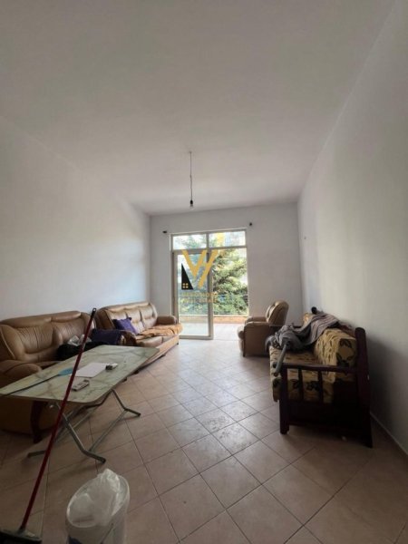 Tirane, shitet apartament 2+1+Ballkon Kati 1, 132 m² 160.000 € (YZBERISHT)