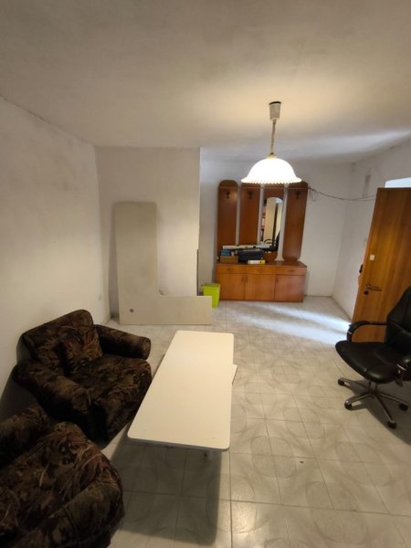 Tirane, jepet me qera apartament+verande | Penthouse 1+1 Kati 0, 280 € (rruga Mustafa Lleshi)