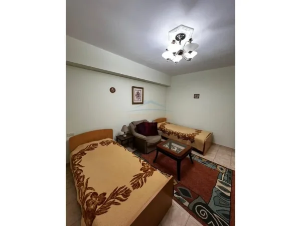 Tirane, jepet me qera apartament 2+1+Ballkon Kati 4, 107 m² 800 € 