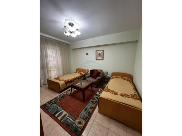 Tirane, jepet me qera apartament 2+1+Ballkon Kati 4, 107 m² 800 € 