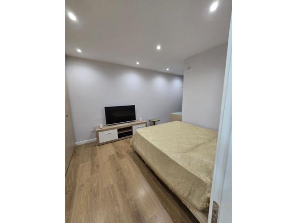 Tirane, jepet me qera apartament 2+1 Kati 6, 117 m² 1.500 € (Ish Bllok)