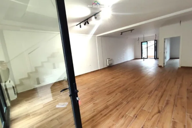 Tirane, jepet me qera zyre Kati 2, 280 m² 3.000 € (Kompleksi Tirana Garden Building)