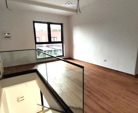 Tirane, jepet me qera zyre Kati 2, 280 m² 3.000 € (Kompleksi Tirana Garden Building)
