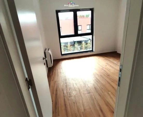 Tirane, jepet me qera zyre Kati 2, 280 m² 3.000 € (Kompleksi Tirana Garden Building)