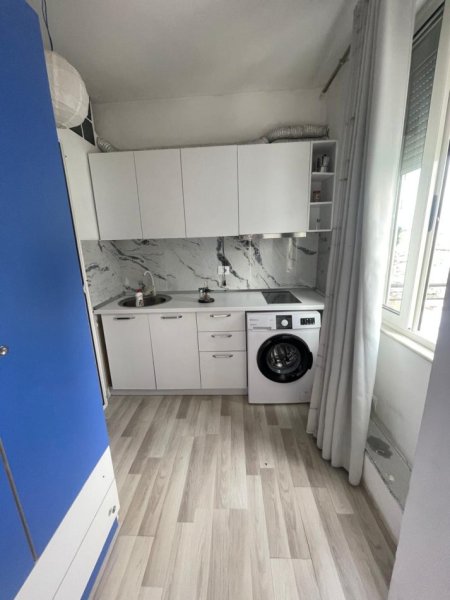 Tirane, jepet me qera garsonier Kati 13, 510 € (EKSPOZITA)