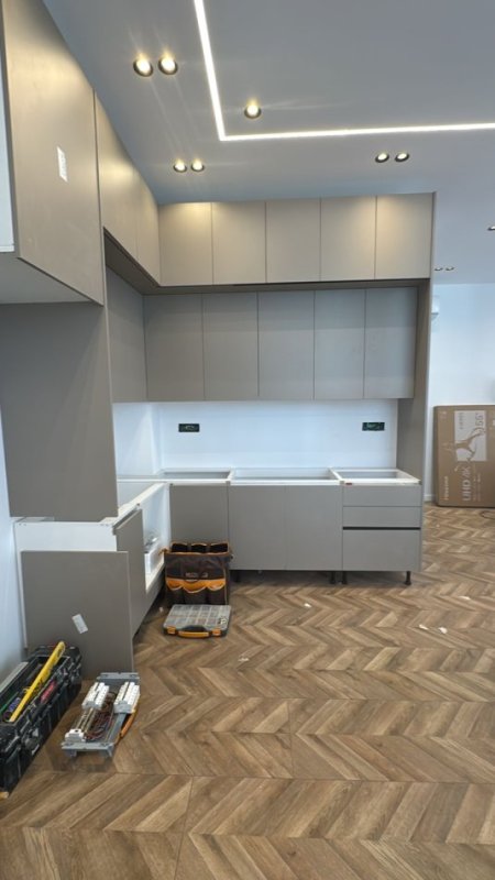 Tirane, jepet me qera apartament 1+1+Ballkon Kati 1, 90 m² 800 € (KODRA E DIELLIT)