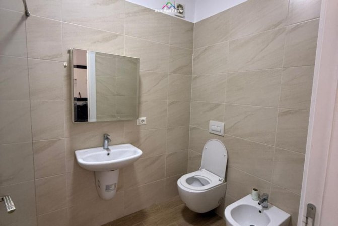 Tirane, jepet me qera apartament 1+1+Ballkon Kati 5, 71 m² 450 € (tek Kompleksi Grand Gallery)