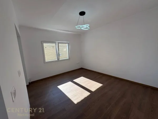 Tirane, shitet 2+1 Kati 4, 76 m² 149.000 € (Xhamlliku)