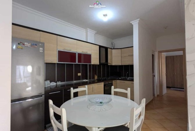 Tirane, jepet me qera apartament 2+1+Ballkon Kati 1, 86 m² 450 € (Prane Market AnnA,)