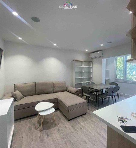 Tirane, jepet me qera apartament 1+1+Ballkon Kati 4, 50 m² 550 € (prane Credins Bank)
