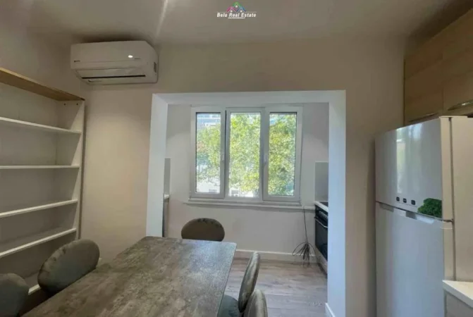 Tirane, jepet me qera apartament 1+1+Ballkon Kati 4, 50 m² 550 € (prane Credins Bank)