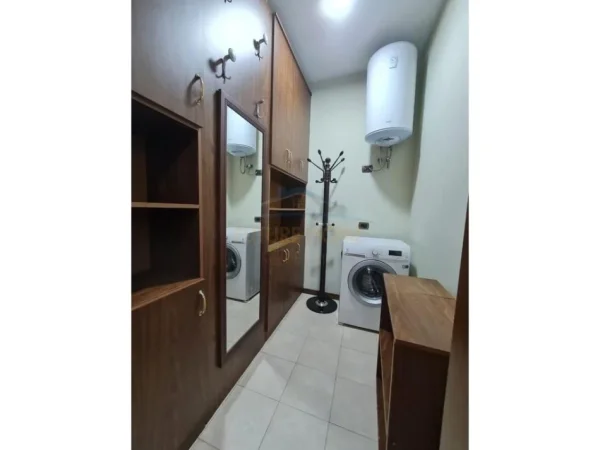 Tirane, shitet apartament 3+1+2+Depo+Ballkon Kati 3, 138 m² 295.000 € (Bulevardi Zog I)
