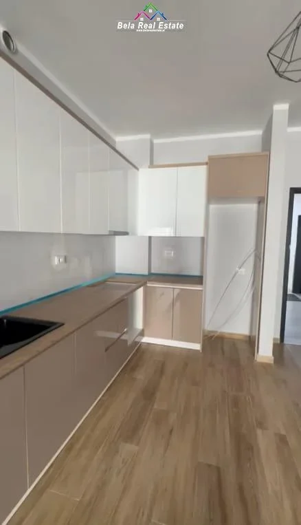 Tirane, shitet apartament 2+1+Ballkon Kati 5, 103 m² 125.000 € (prane ESP.Oil)