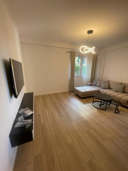 Tirane, jepet me qera apartament 2+1+Ballkon Kati 2, 90 m² 800 € (KODRA E DIELLIT)